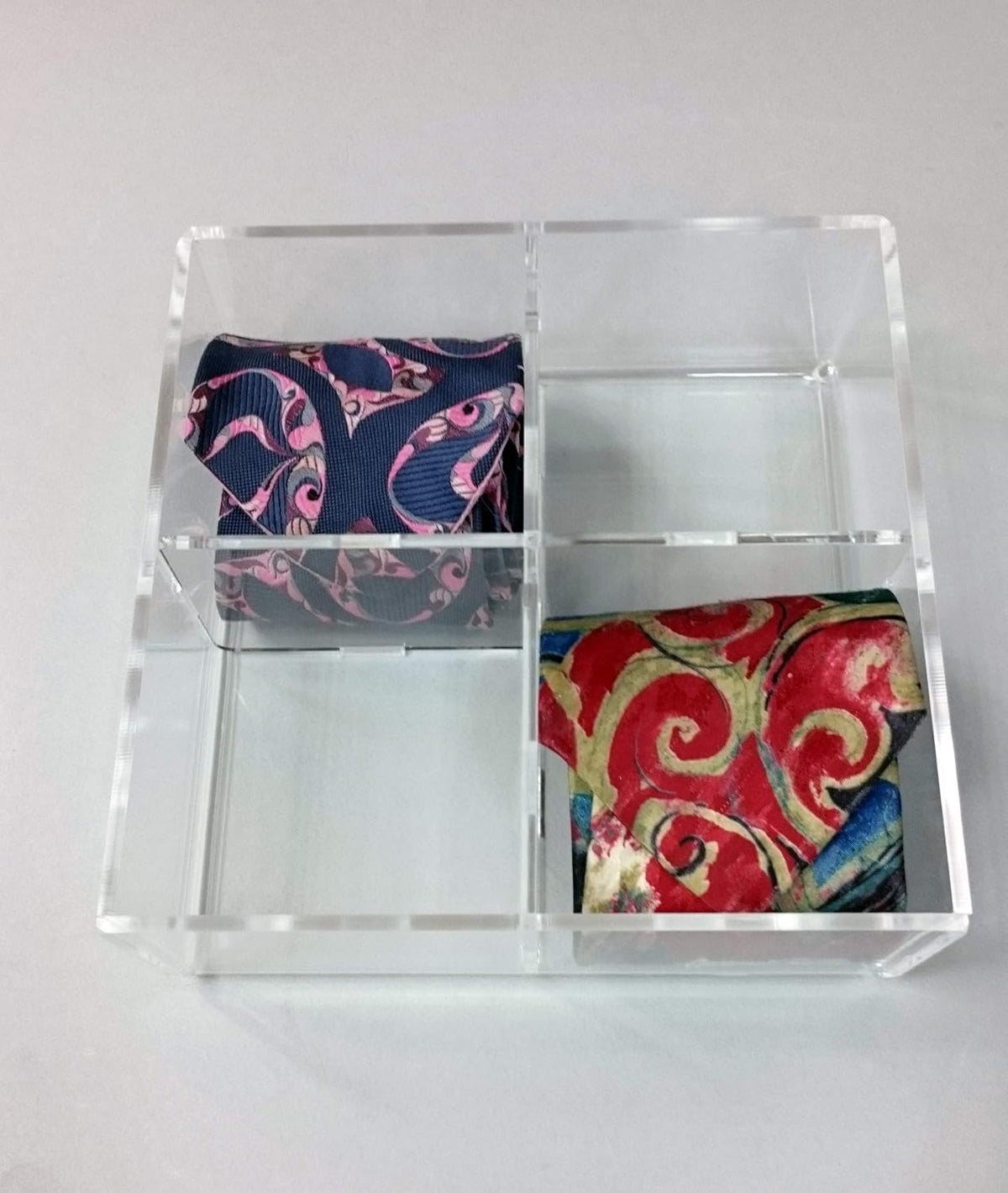 Transparent plexiglass tie holder display with 4 compartments – countertop or wall organizer – Made in Italy